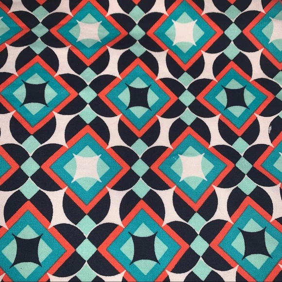 Crown & Ivy Curvy Geometric Mid Rise Shorts Navy/Coral/Teal Size 22W - Picture 2 of 7